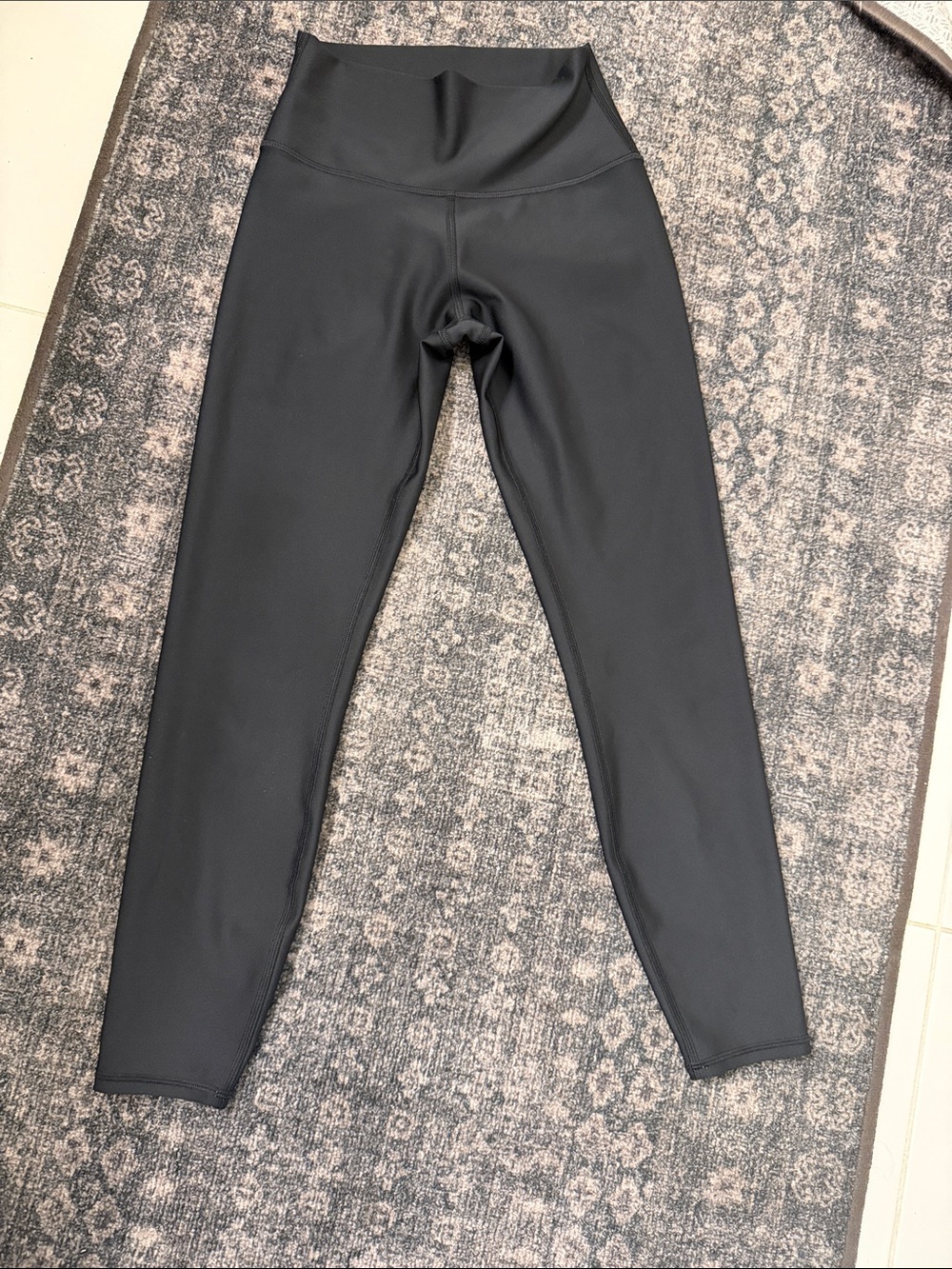 ALO High Waist 7/8 pants. Size small.